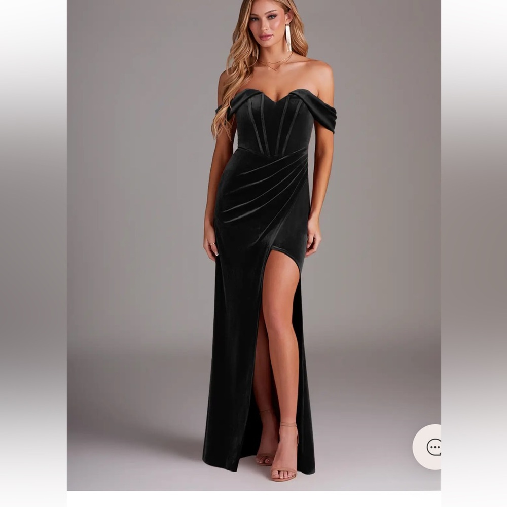 AZAZIE JAS Stretch
Black Sheath Off-The-Shoulder Corset Velvet Convertible Dress